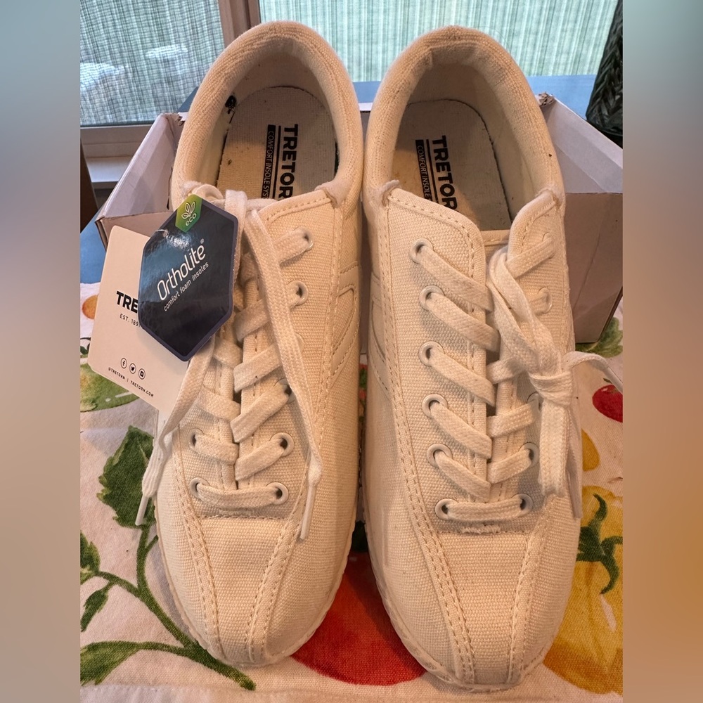 Tretorn White on White Canvas Nylite Women’s Sneakers. New. Size 9M